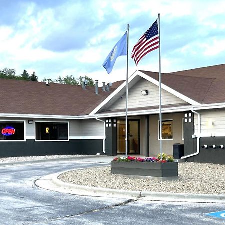 Super 8 By Wyndham Hot Springs Μοτέλ Εξωτερικό φωτογραφία