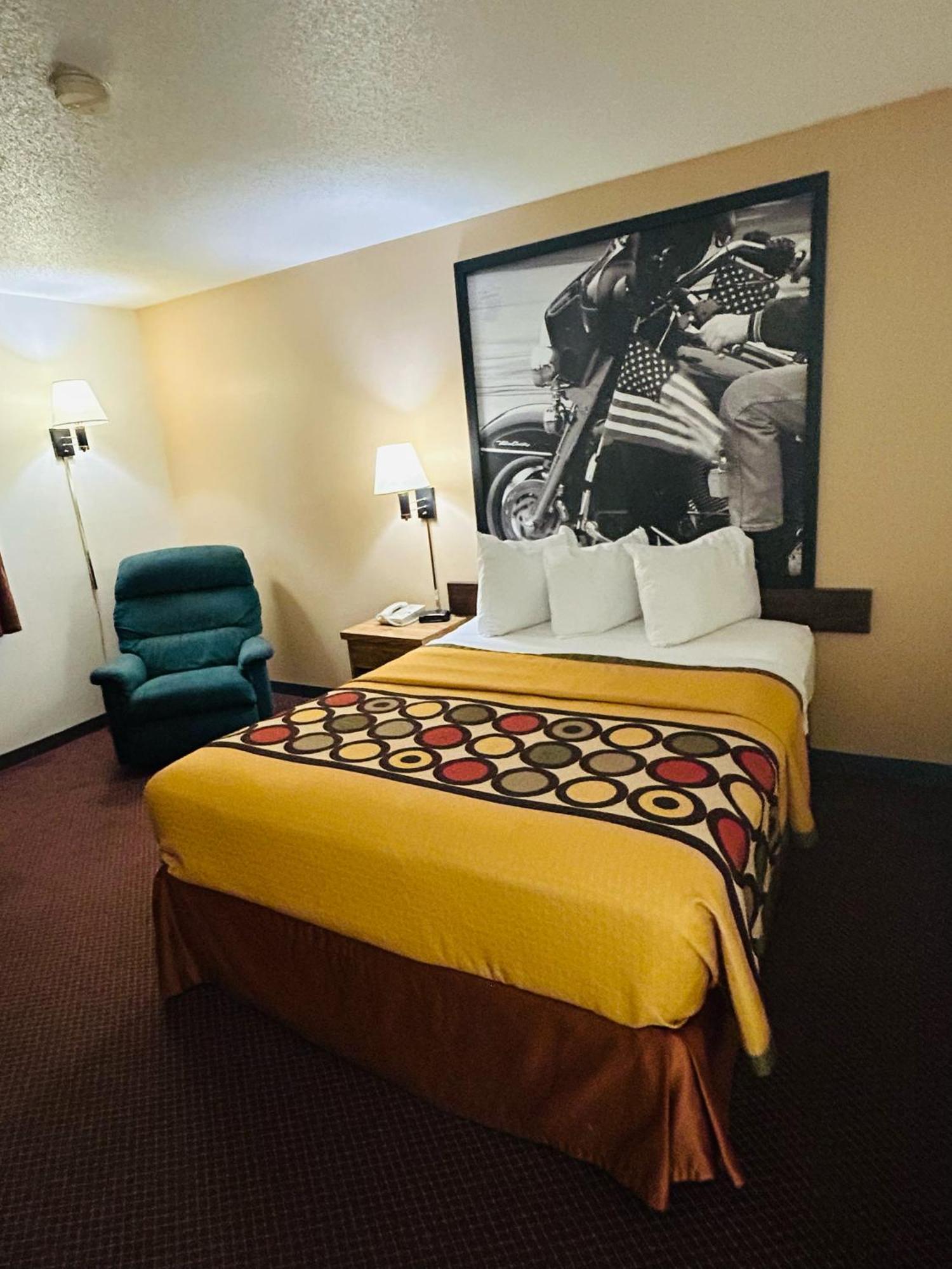 Super 8 By Wyndham Hot Springs Μοτέλ Εξωτερικό φωτογραφία