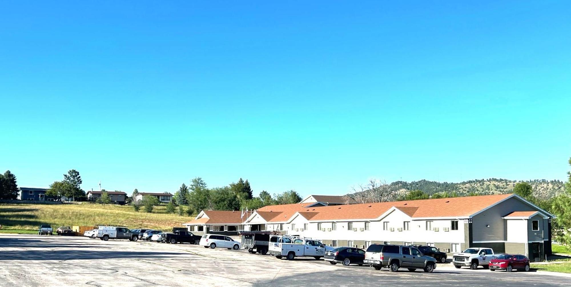 Super 8 By Wyndham Hot Springs Μοτέλ Εξωτερικό φωτογραφία